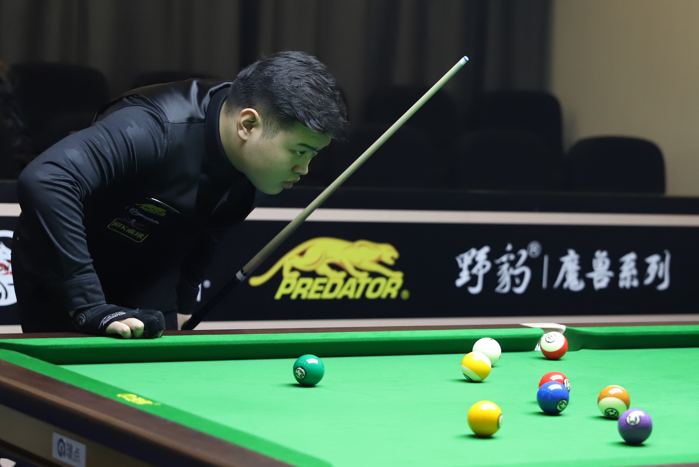 他在篮板保 他在篮板保